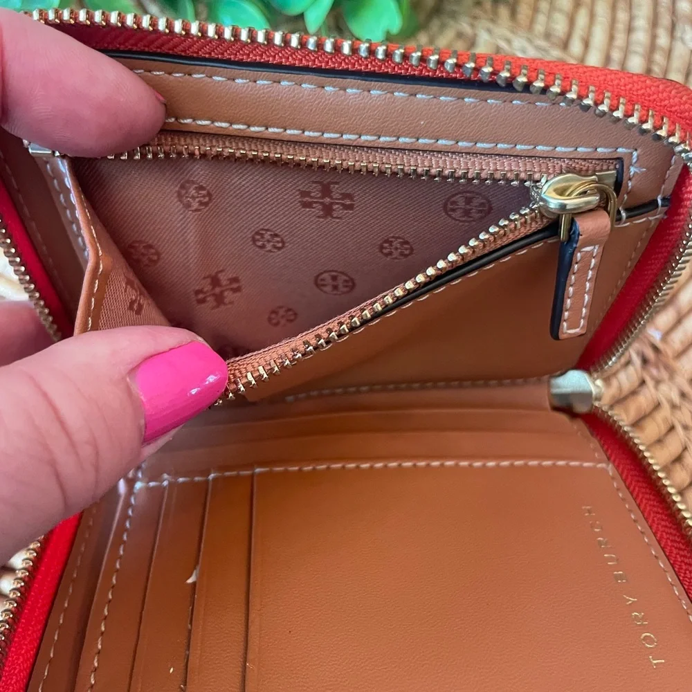 Like New Tory Burch Leather Small Zip Wallet in Orange & Tan
